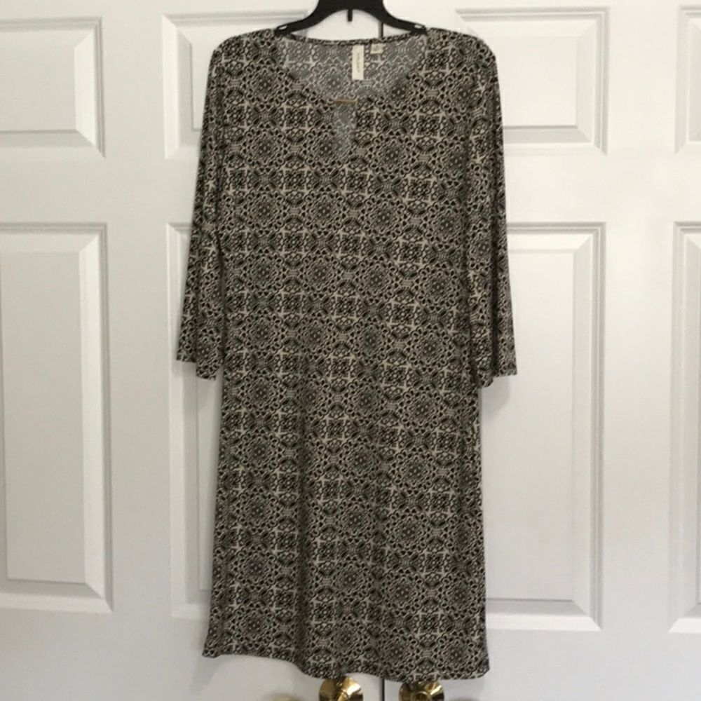 TACERA Black & Cream Dress